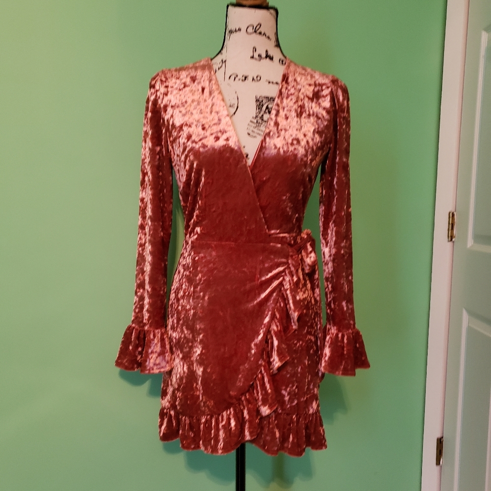 Nwot Mod on Trend Wrap Dress size Small